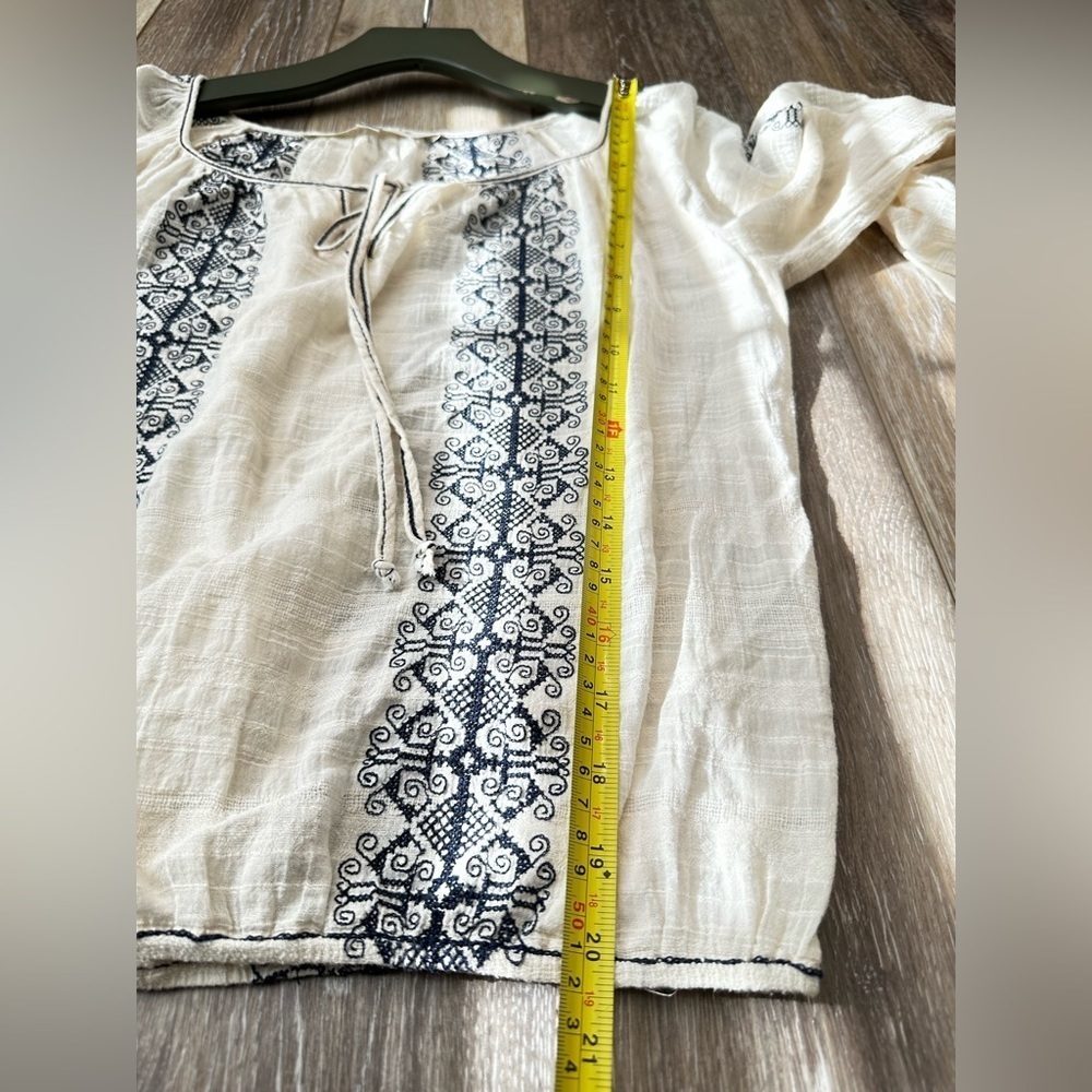 🛍️ Max Studio off-white and blue print blouse. Excellent condition. - Picture 4 of 5
